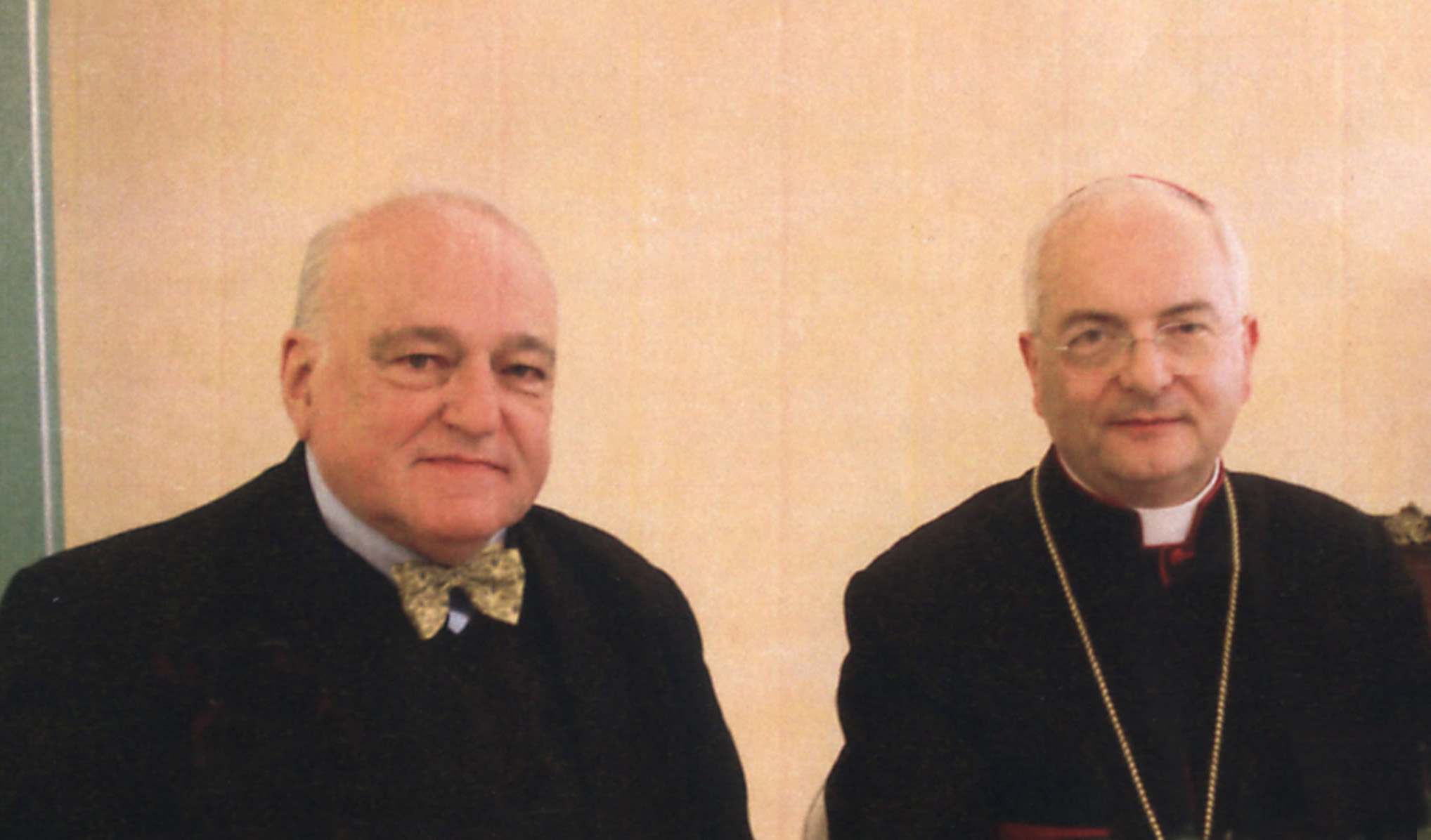 Massarani e o cardeal Mauro Piacenza, no Vaticano<a style='float:right;color:#ccc' href='https://www3.al.sp.gov.br/repositorio/noticia/03-2008/Massarani corte.jpg' target=_blank><i class='bi bi-zoom-in'></i> Clique para ver a imagem </a>